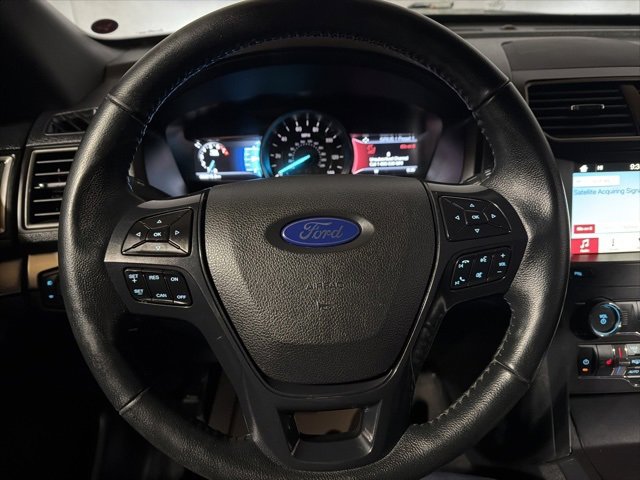 Used 2018 Ford Explorer XLT image 19