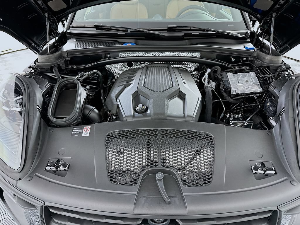New 2026 Porsche Macan AWD/4WD image 32