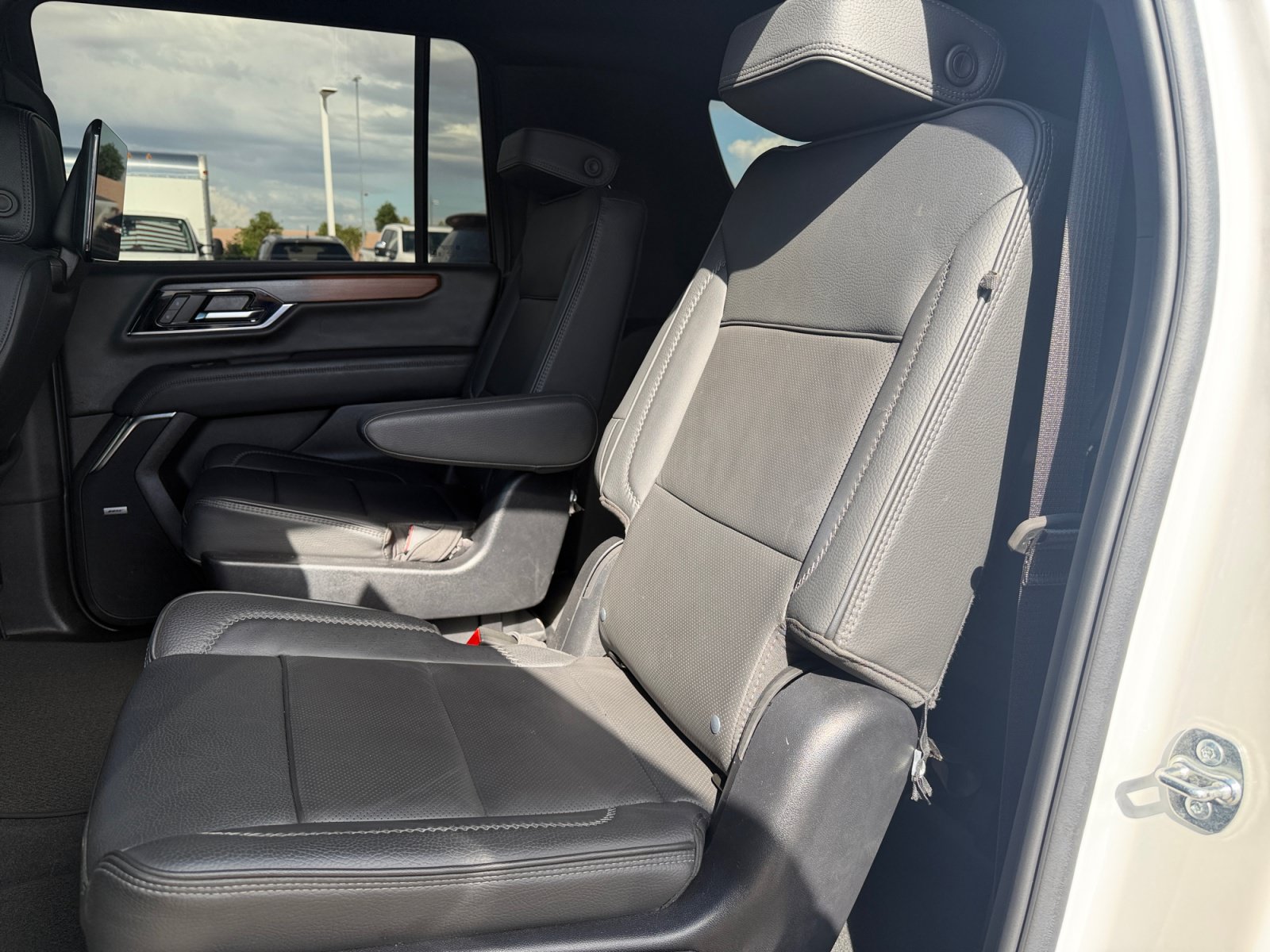 Used 2025 GMC Yukon XL Denali w/ Advanced Technology Package AWD/4WD image 27