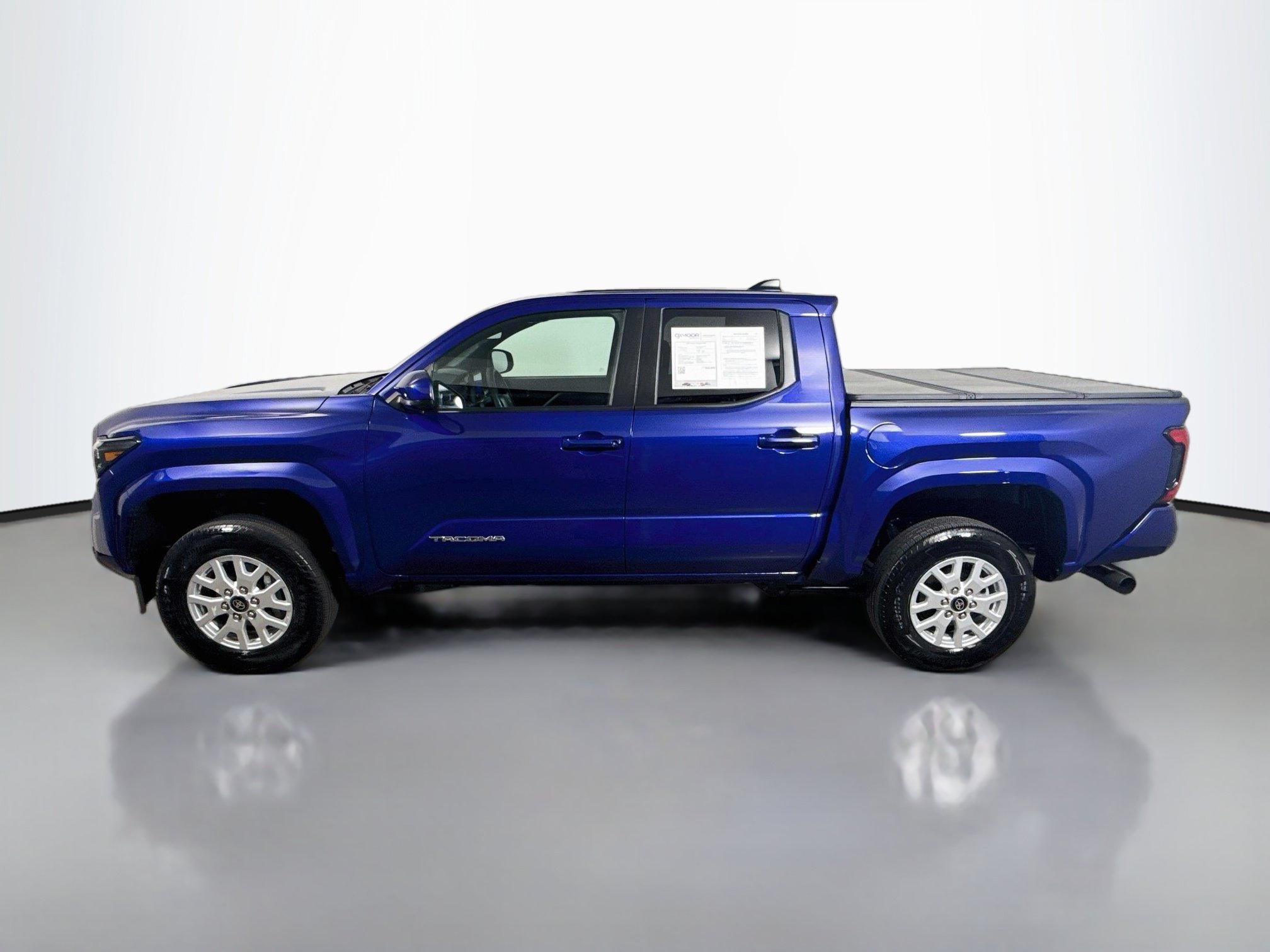 Certified 2025 Toyota Tacoma SR5 AWD/4WD image 4