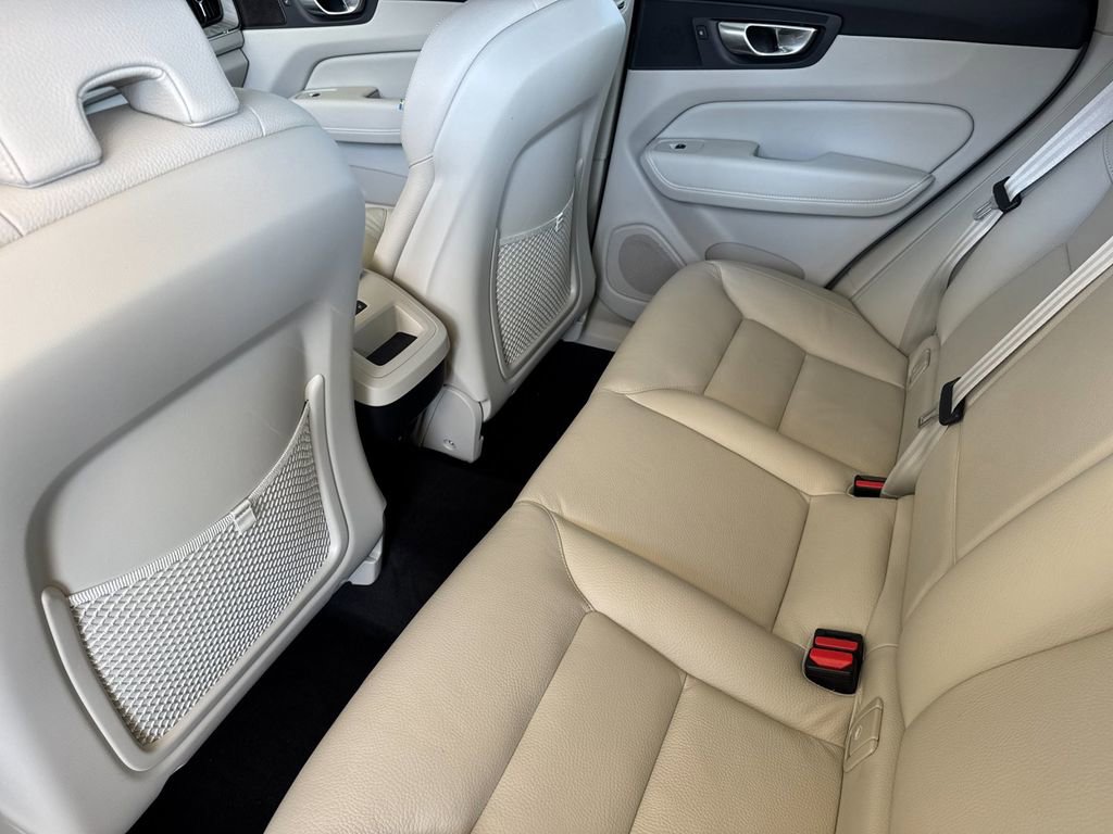 Certified 2024 Volvo XC60 B5 Plus w/ Protection Package Premier image 11