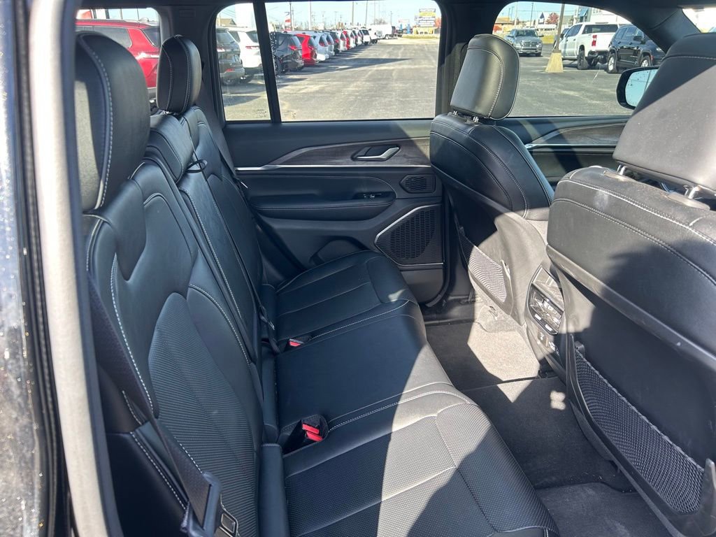 Used 2023 Jeep Grand Cherokee Overland image 13