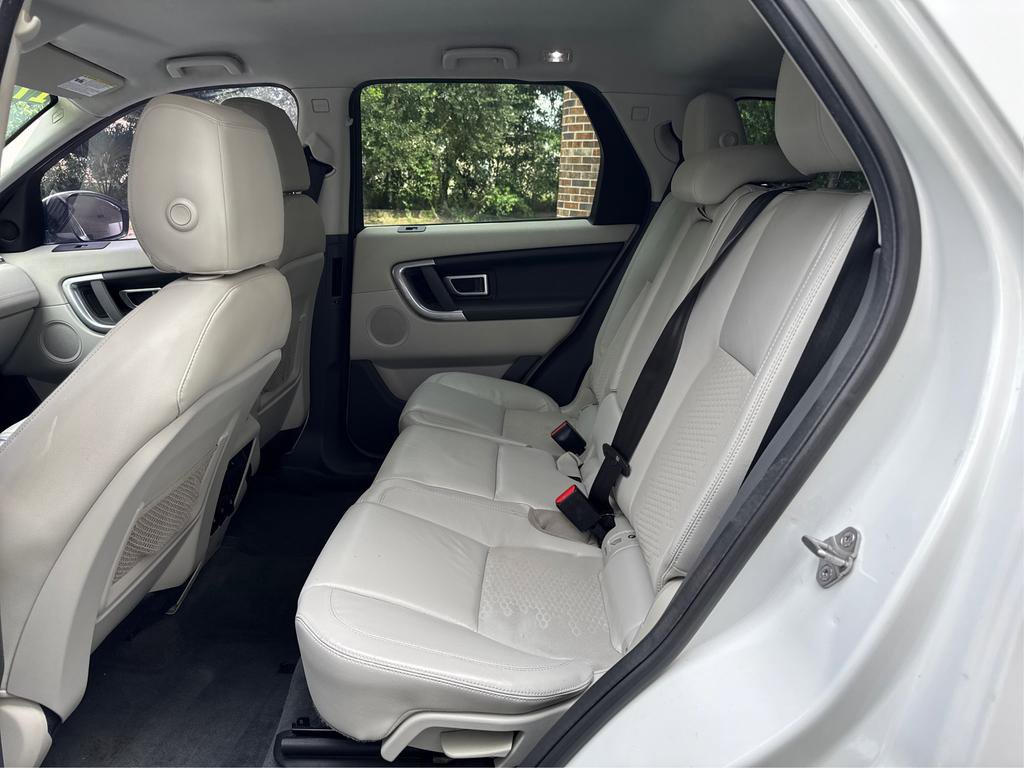 Used 2017 Land Rover Discovery Sport SE image 10