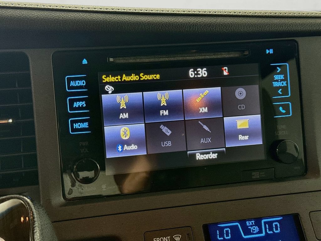 Used 2015 Toyota Sienna XLE Premium FWD image 13
