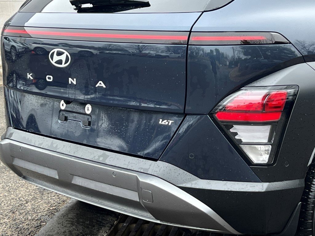 Used 2025 Hyundai Kona Limited image 6
