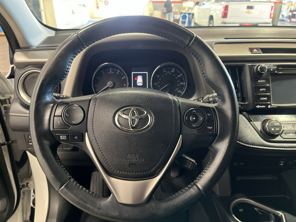 Used 2016 Toyota RAV4 XLE AWD/4WD image 10