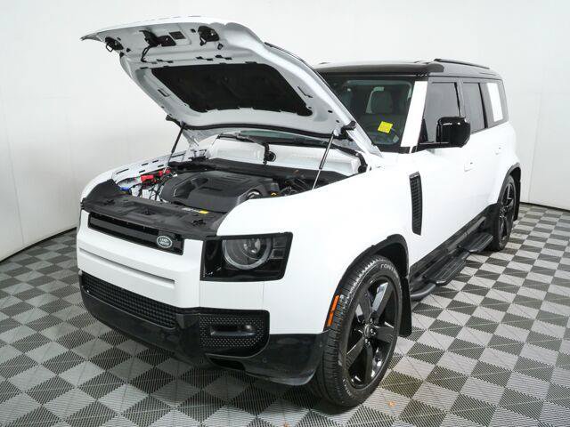 Used 2025 Land Rover Defender 110 X-Dynamic SE AWD/4WD image 33