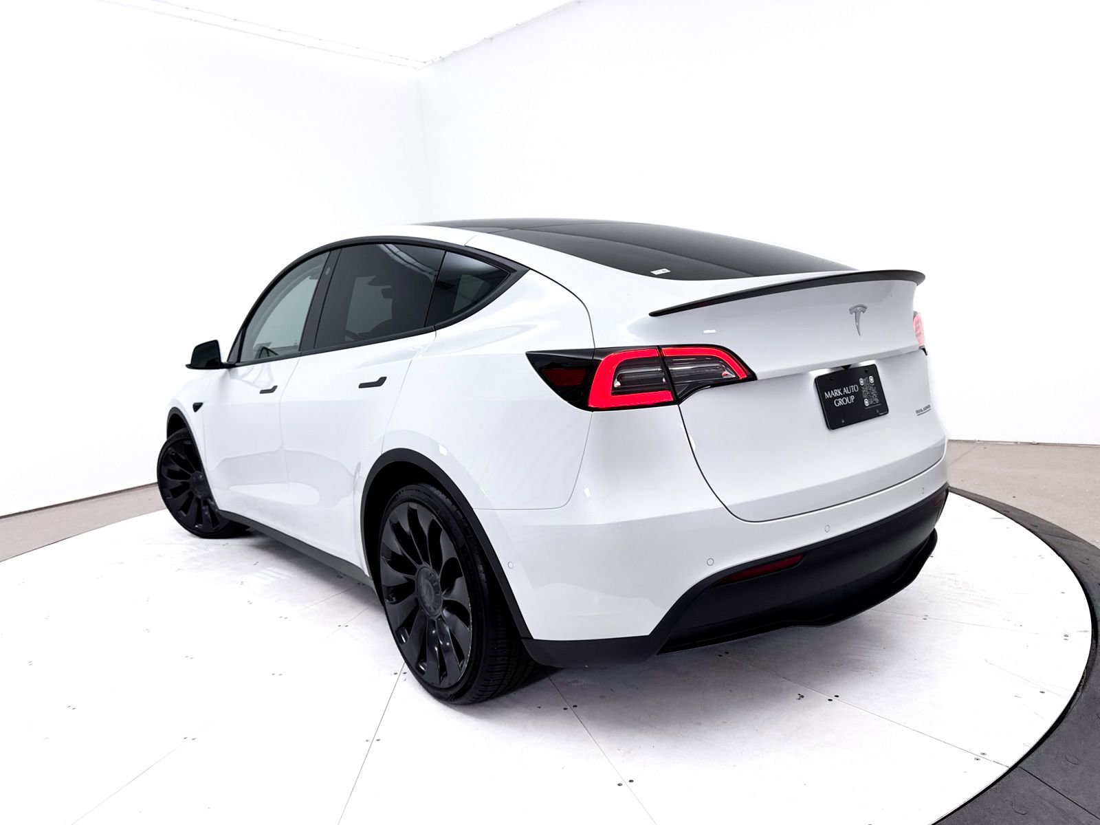 Used 2022 Tesla Model Y Performance AWD/4WD image 2
