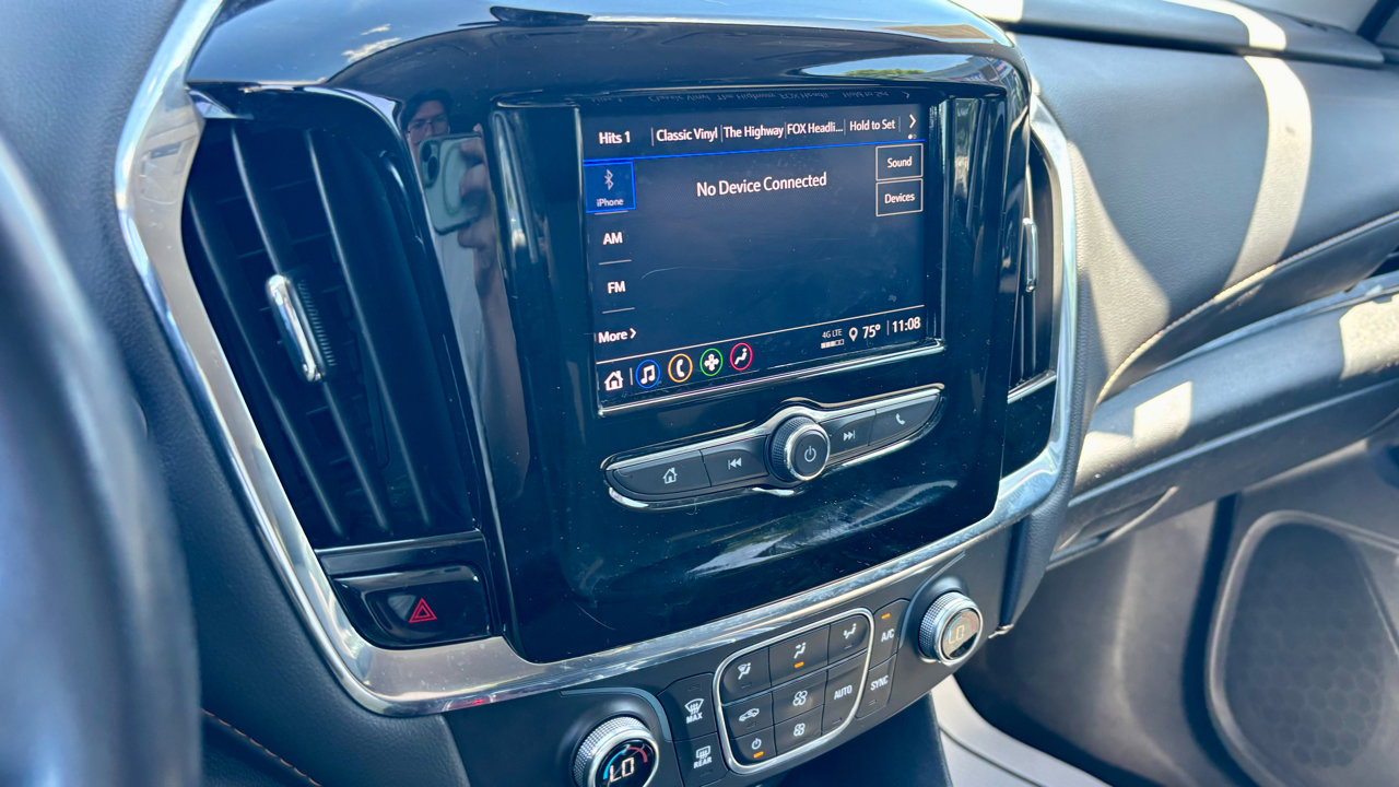 Used 2020 Chevrolet Traverse LT w/ LPO, Cargo Package image 23