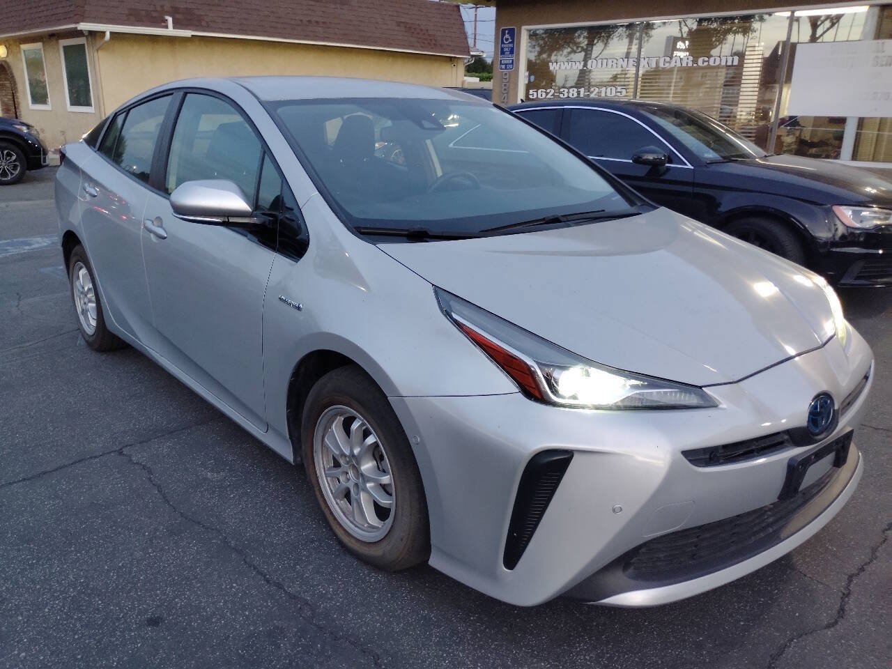 Used 2019 Toyota Prius LE FWD image 1