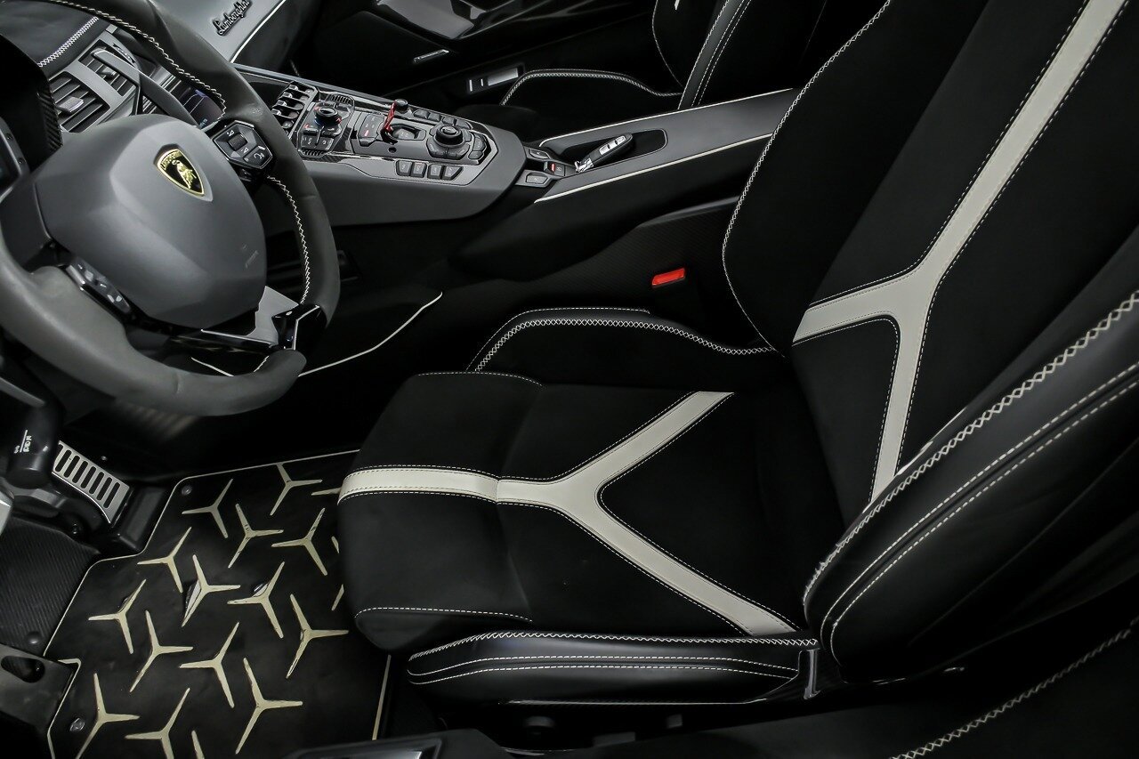 Used 2021 Lamborghini Aventador SVJ AWD/4WD image 18