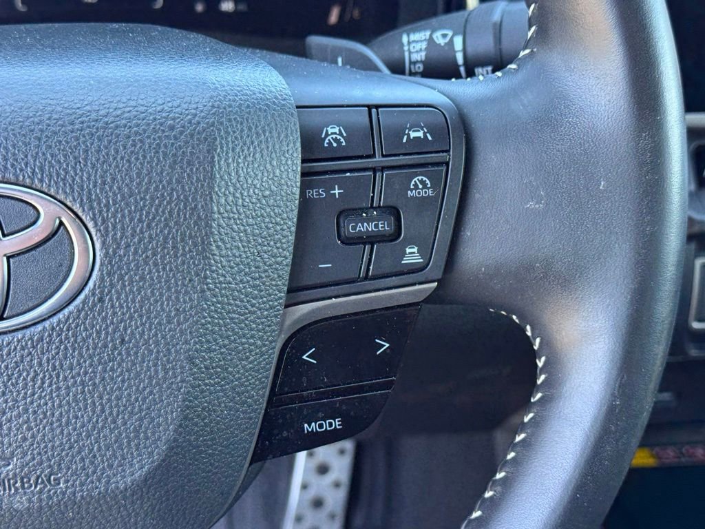Used 2025 Toyota Camry SE w/ Convenience Package FWD image 18