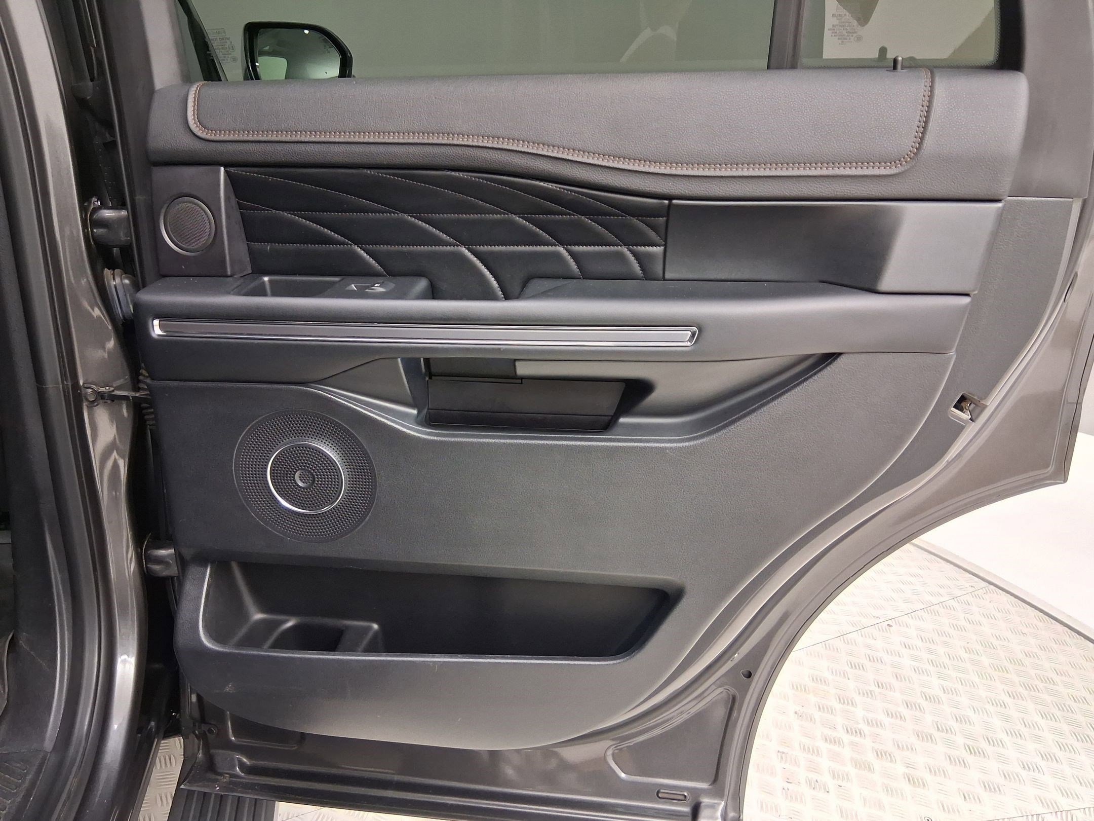 Used 2018 Ford Expedition Platinum AWD/4WD image 34