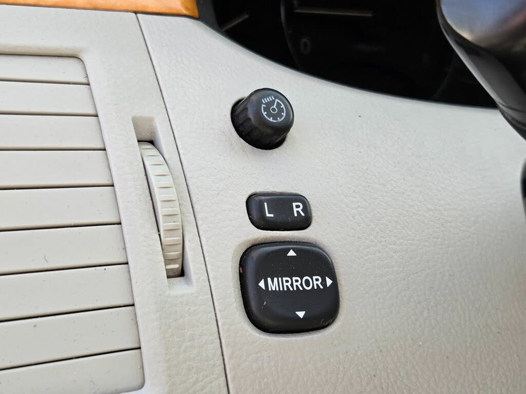 Used 2006 Toyota Avalon XLS FWD image 26