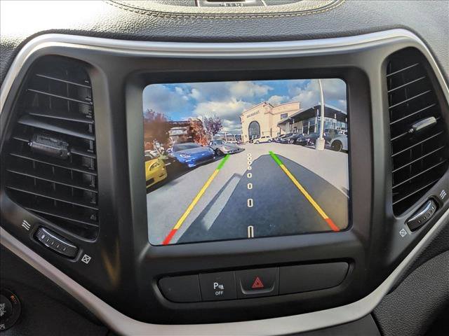 Used 2018 Jeep Cherokee Latitude Plus w/ Cold Weather Group image 10