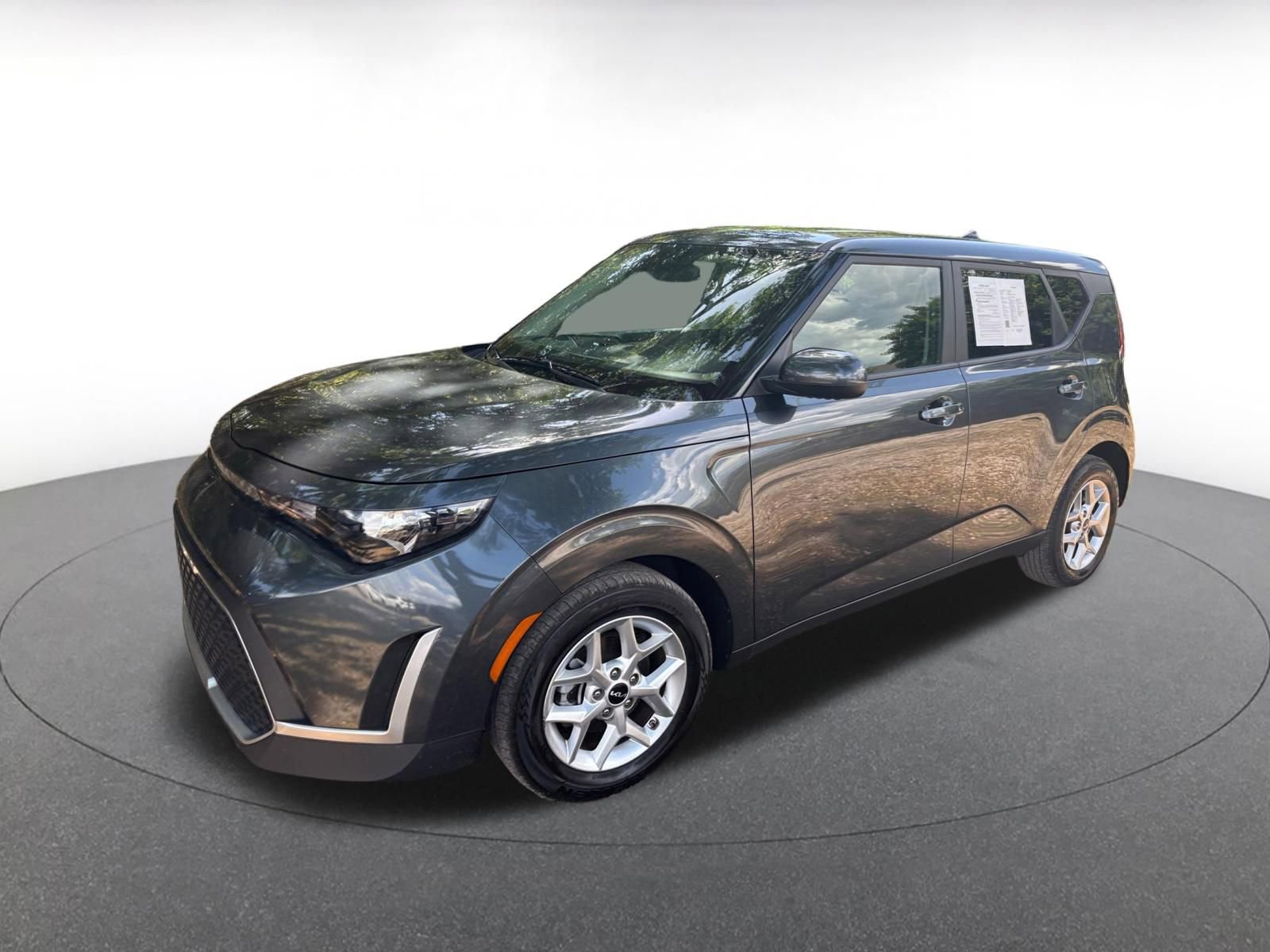Used 2025 Kia Soul LX w/ LX Technology Package FWD image 4