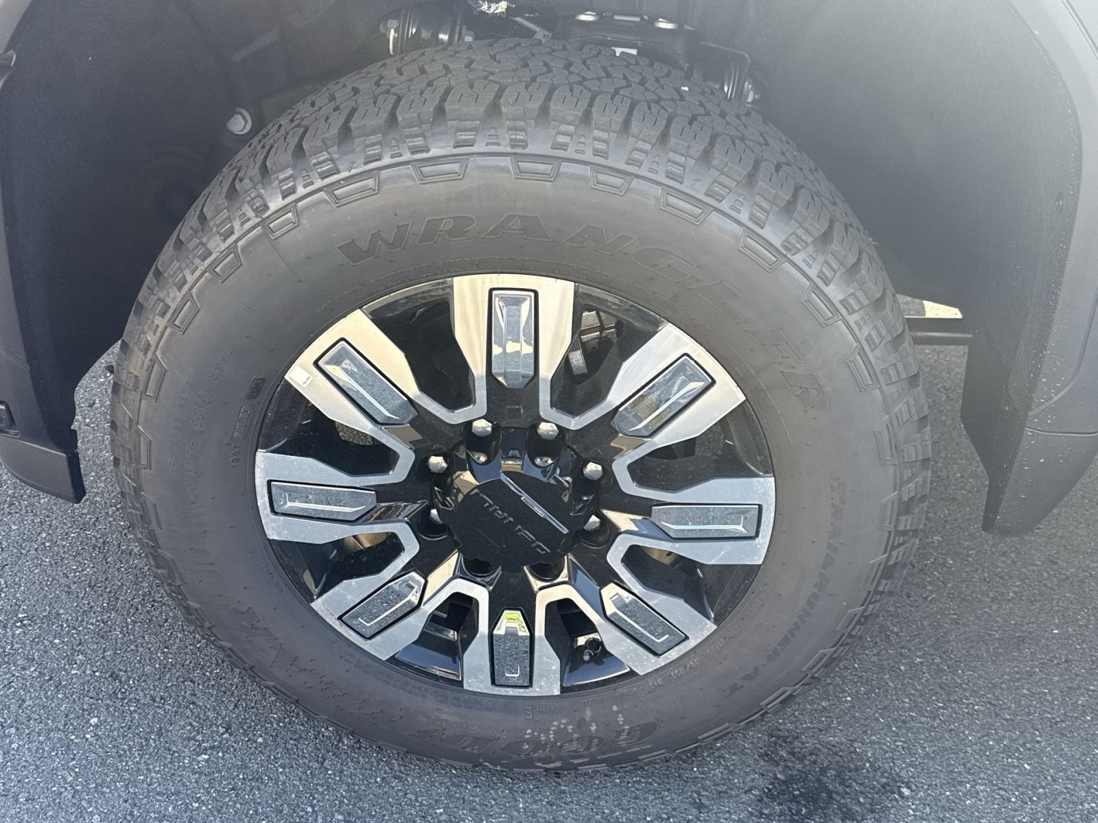 New 2026 GMC Sierra 2500 Denali w/ Denali Reserve Package AWD/4WD image 12