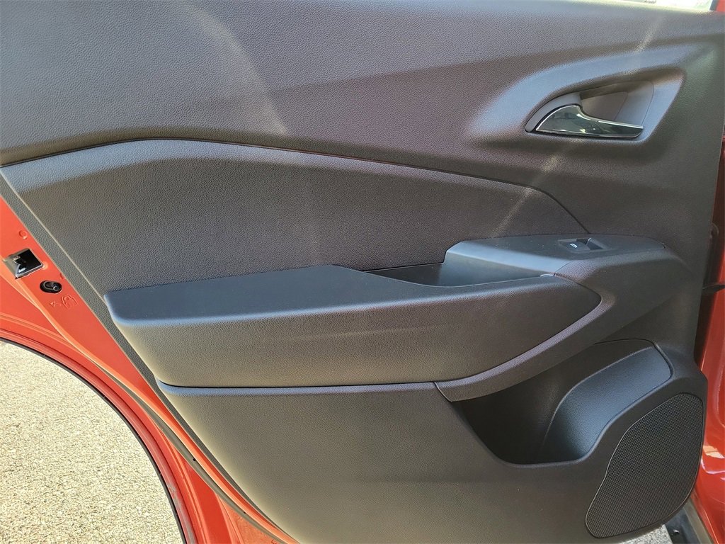 Used 2024 Chevrolet Trax LT w/ Driver Confidence Package image 8