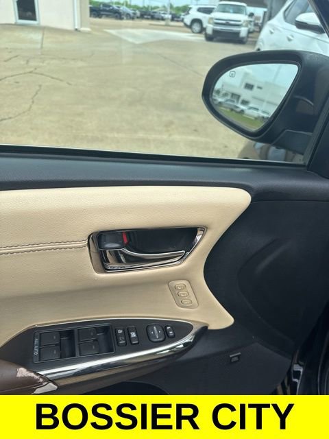 Used 2015 Toyota Avalon Limited w/ Technology Package FWD image 15