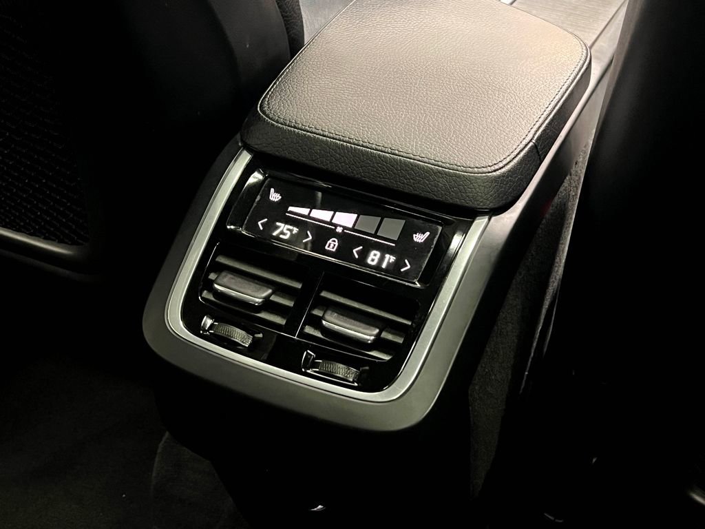 Used 2020 Volvo XC90 T6 Momentum AWD/4WD image 28