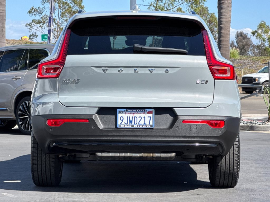 Certified 2024 Volvo XC40 B5 Ultimate w/ Protection Package Premier AWD/4WD image 4