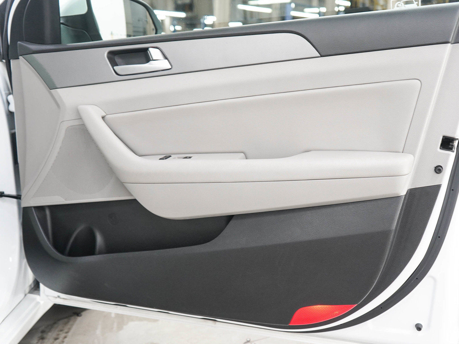 Used 2015 Hyundai Sonata SE w/ Option Group 09 FWD image 9