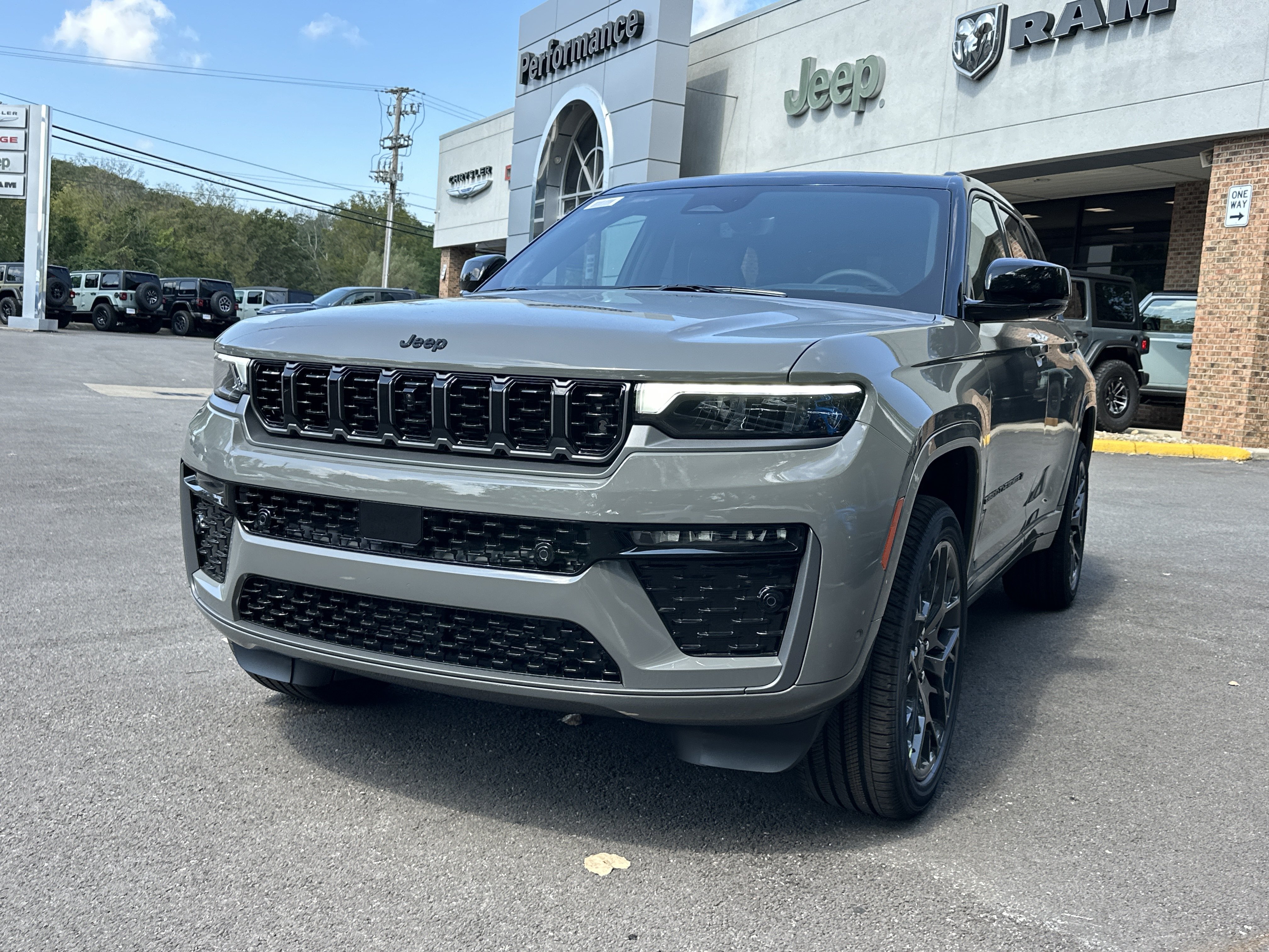 New 2027 Jeep Grand Cherokee Summit AWD/4WD image 24