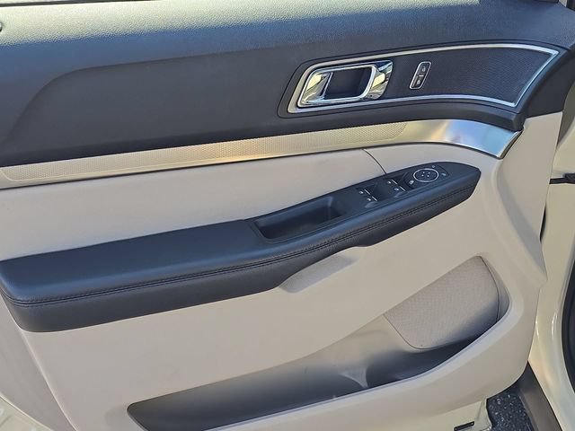 Used 2018 Ford Explorer XLT w/ Equipment Group 202A FWD image 27