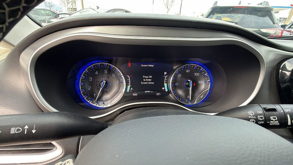 Used 2022 Chrysler Pacifica Touring-L w/ Uconnect Theater Family Group image 27