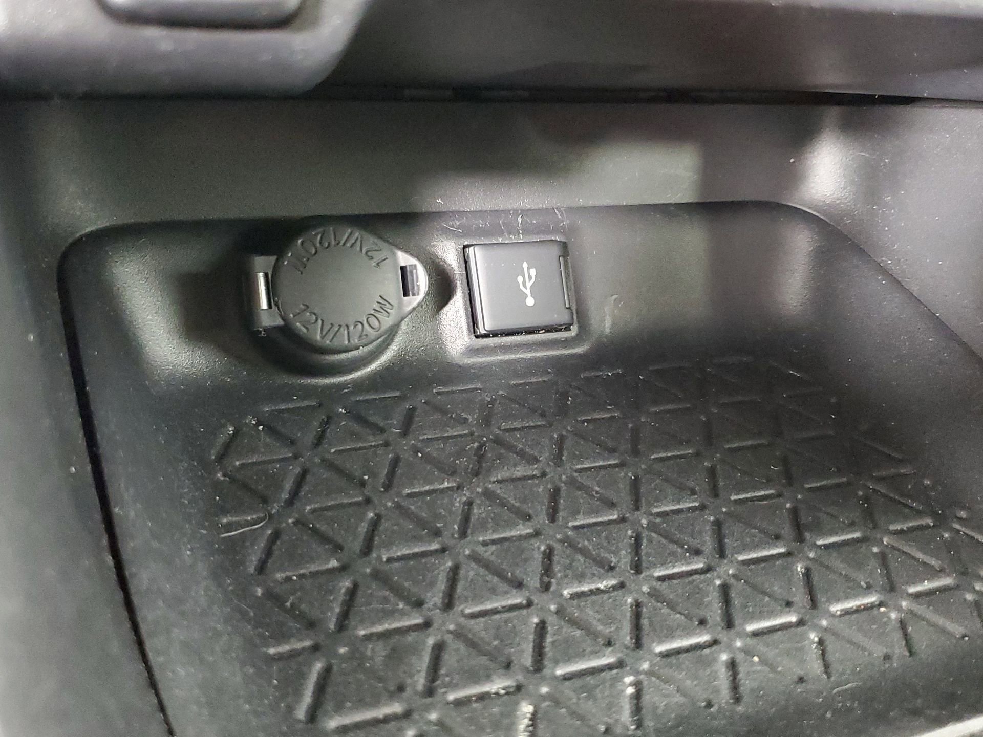 Used 2021 Toyota RAV4 XLE w/ Convenience Package image 39