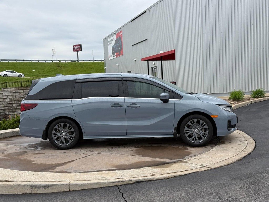 Used 2025 Honda Odyssey Touring video 2
