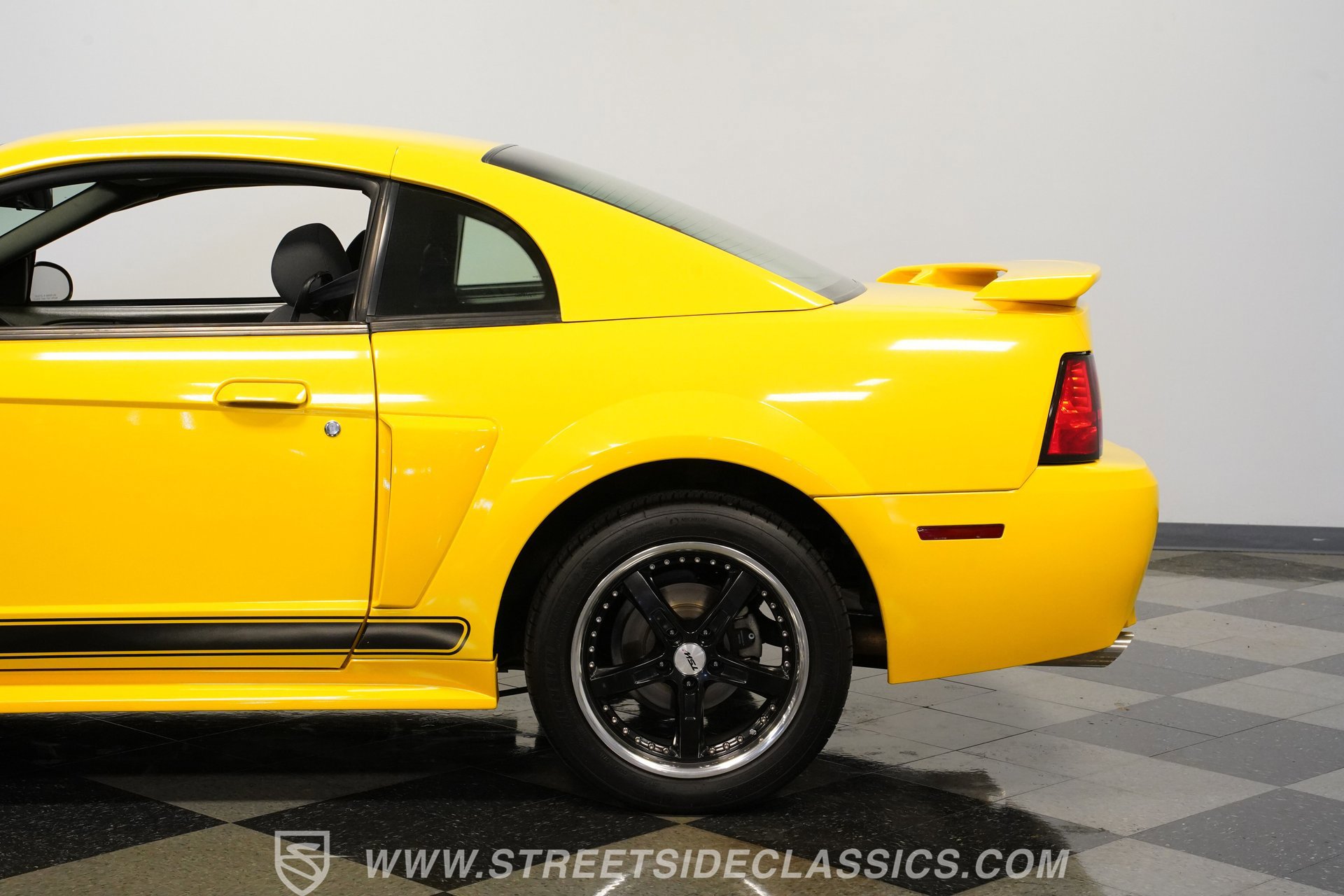 Used 2004 Ford Mustang GT RWD image 25