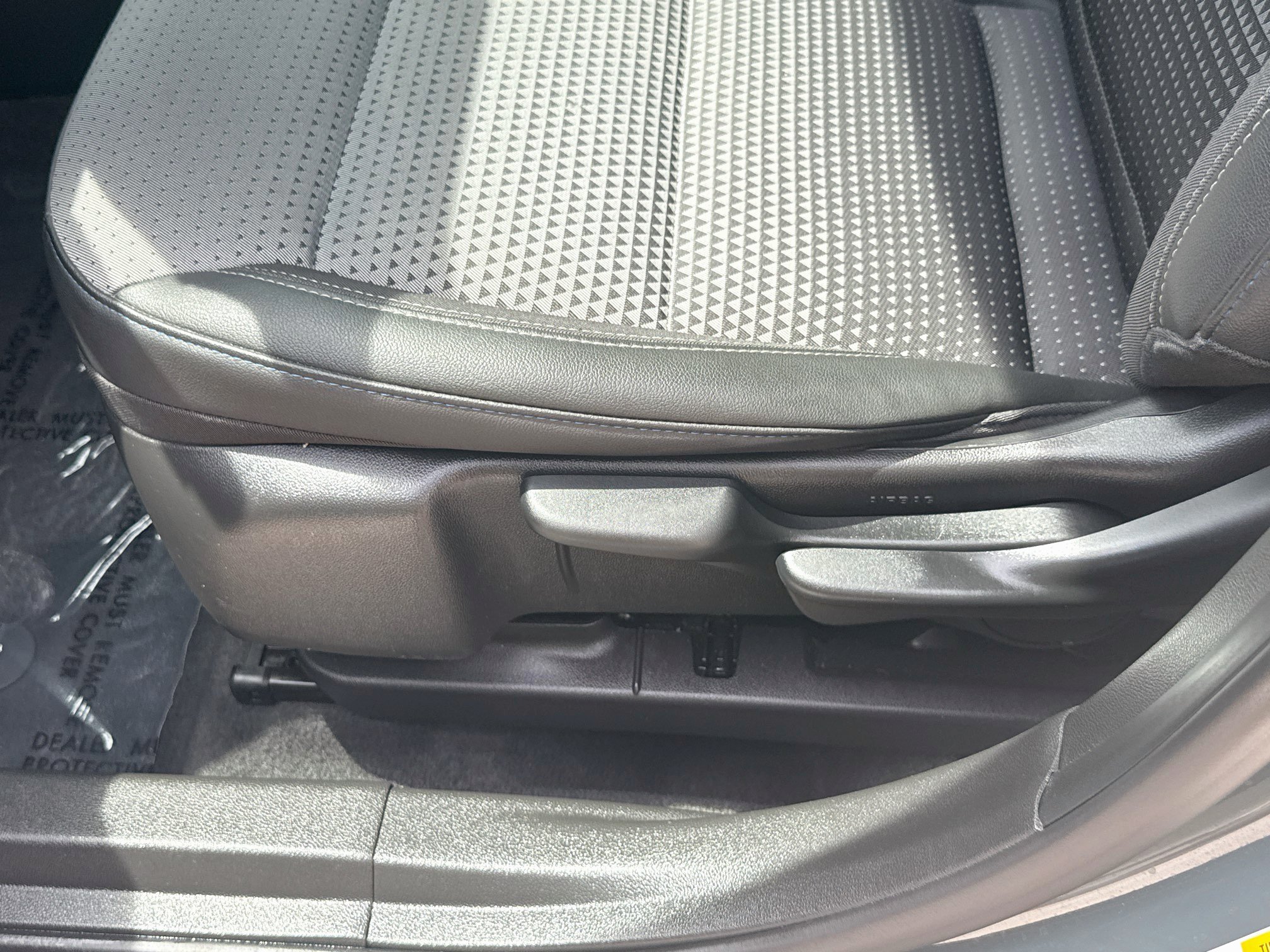 Used 2025 Chevrolet Trax LT FWD image 15