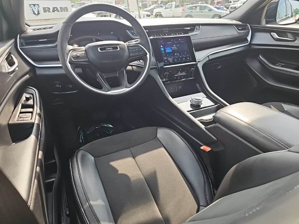 Certified 2025 Jeep Grand Cherokee L Altitude AWD/4WD image 20