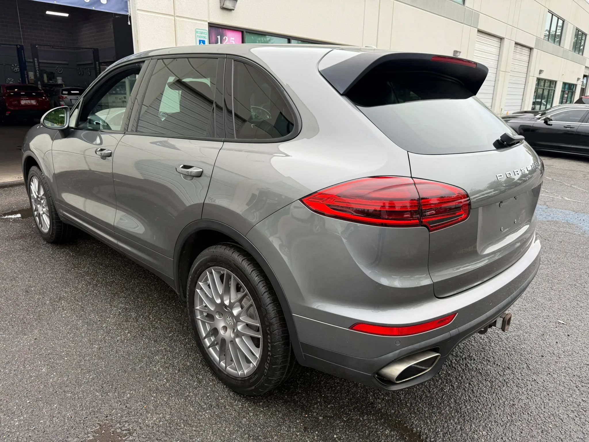 Used 2016 Porsche Cayenne AWD/4WD image 15