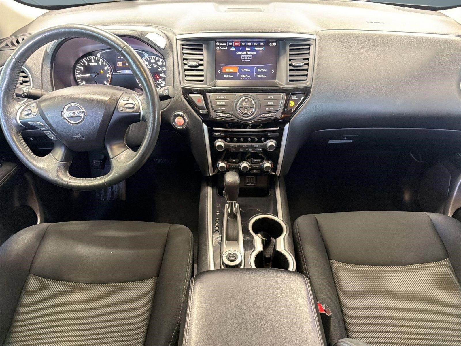 Used 2018 Nissan Pathfinder SV image 16