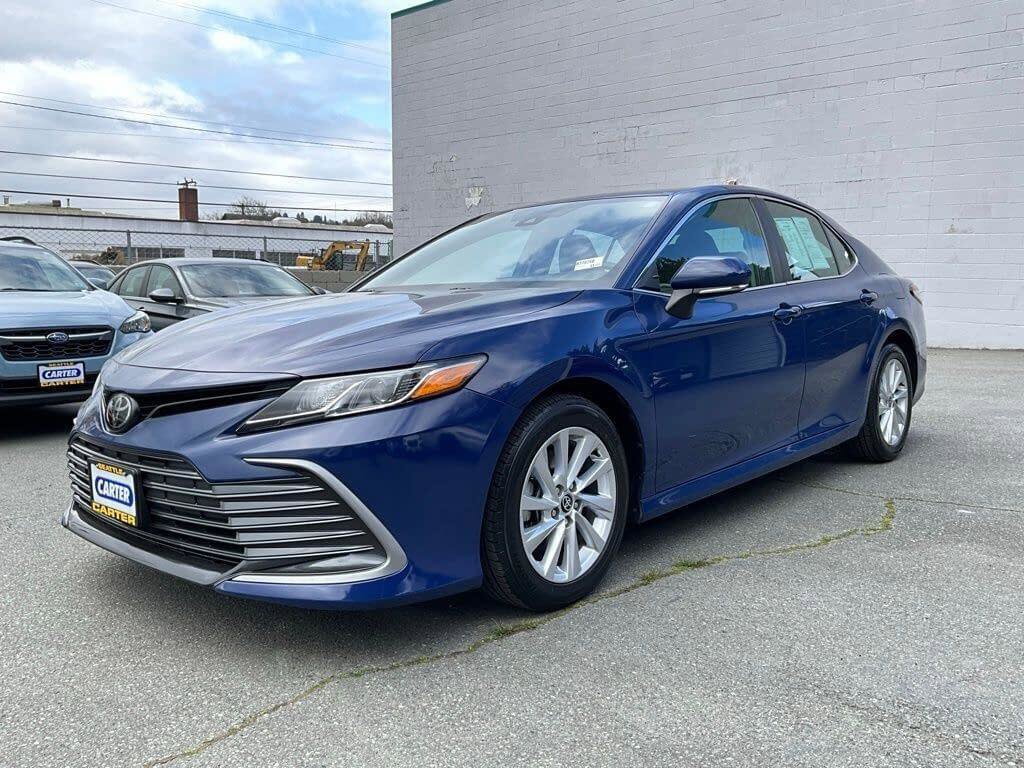 Used 2023 Toyota Camry LE w/ Convenience Package FWD image 4