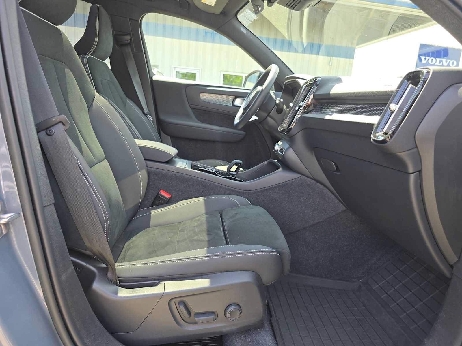 Certified 2023 Volvo XC40 B5 Plus w/ Protection Package Premier AWD/4WD image 10