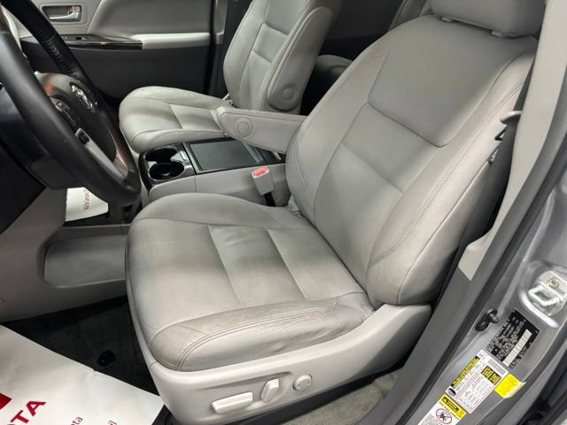 Used 2015 Toyota Sienna XLE w/ XLE Navigation Package FWD image 19