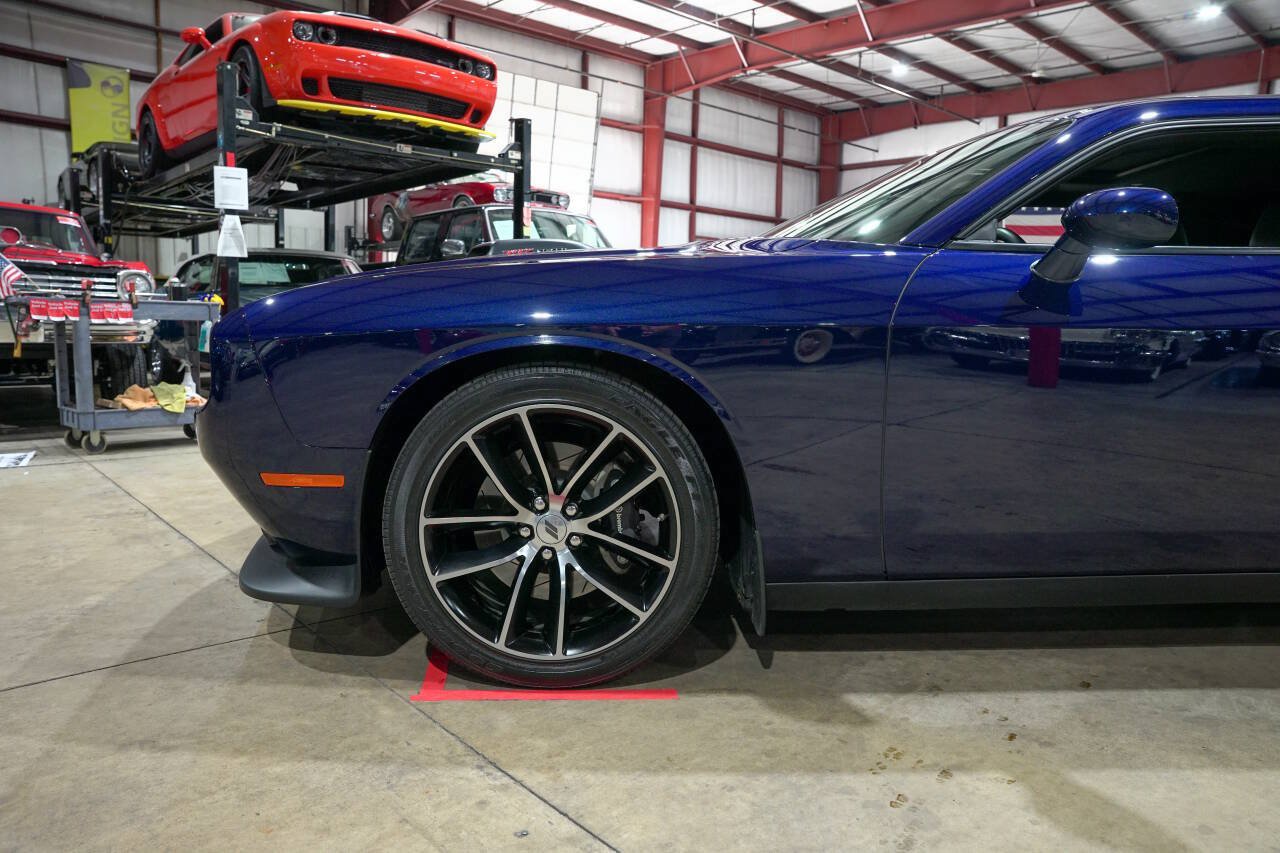 Used 2017 Dodge Challenger R/T Scat Pack RWD image 3