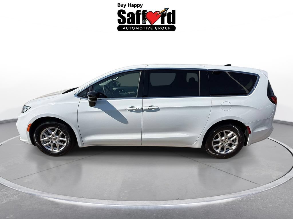 Used 2024 Chrysler Pacifica Touring-L FWD image 4