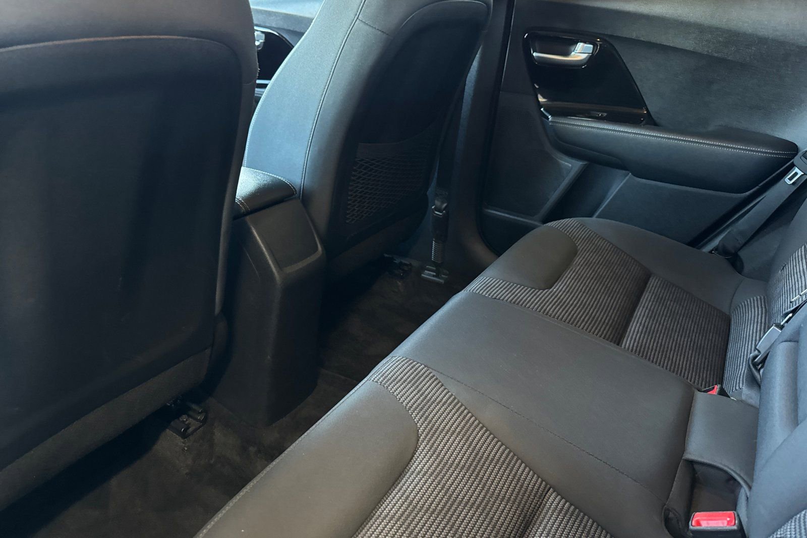 Used 2020 Kia Niro LXS FWD image 12