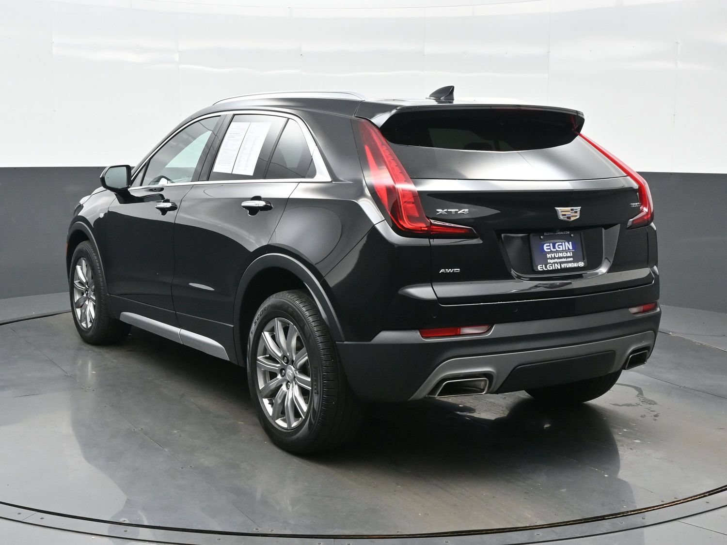 Used 2020 Cadillac XT4 Premium Luxury w/ Technology Package AWD/4WD image 4