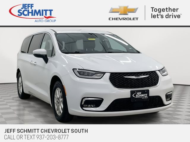 Used 2024 Chrysler Pacifica Touring-L FWD image 1