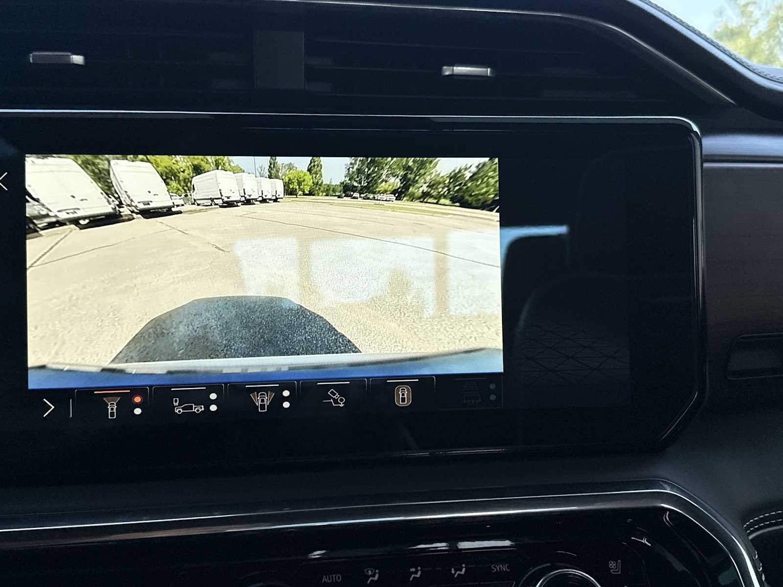 Certified 2025 GMC Sierra 2500 Denali Ultimate AWD/4WD image 32