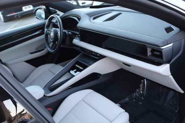 Used 2025 Porsche Macan 4 Electric AWD/4WD image 47