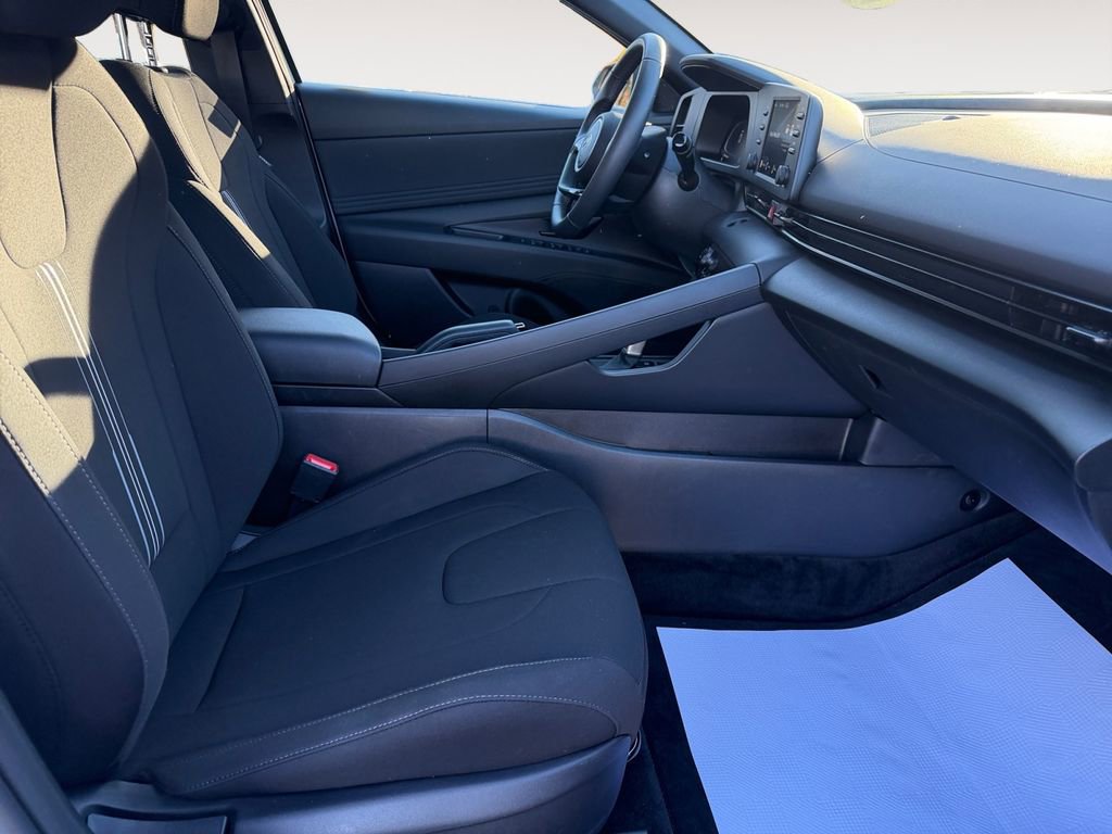 Certified 2025 Hyundai Elantra Sport image 19