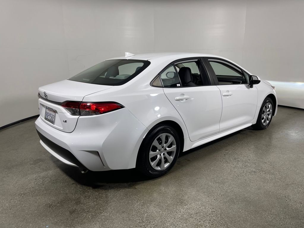 Certified 2022 Toyota Corolla LE image 3