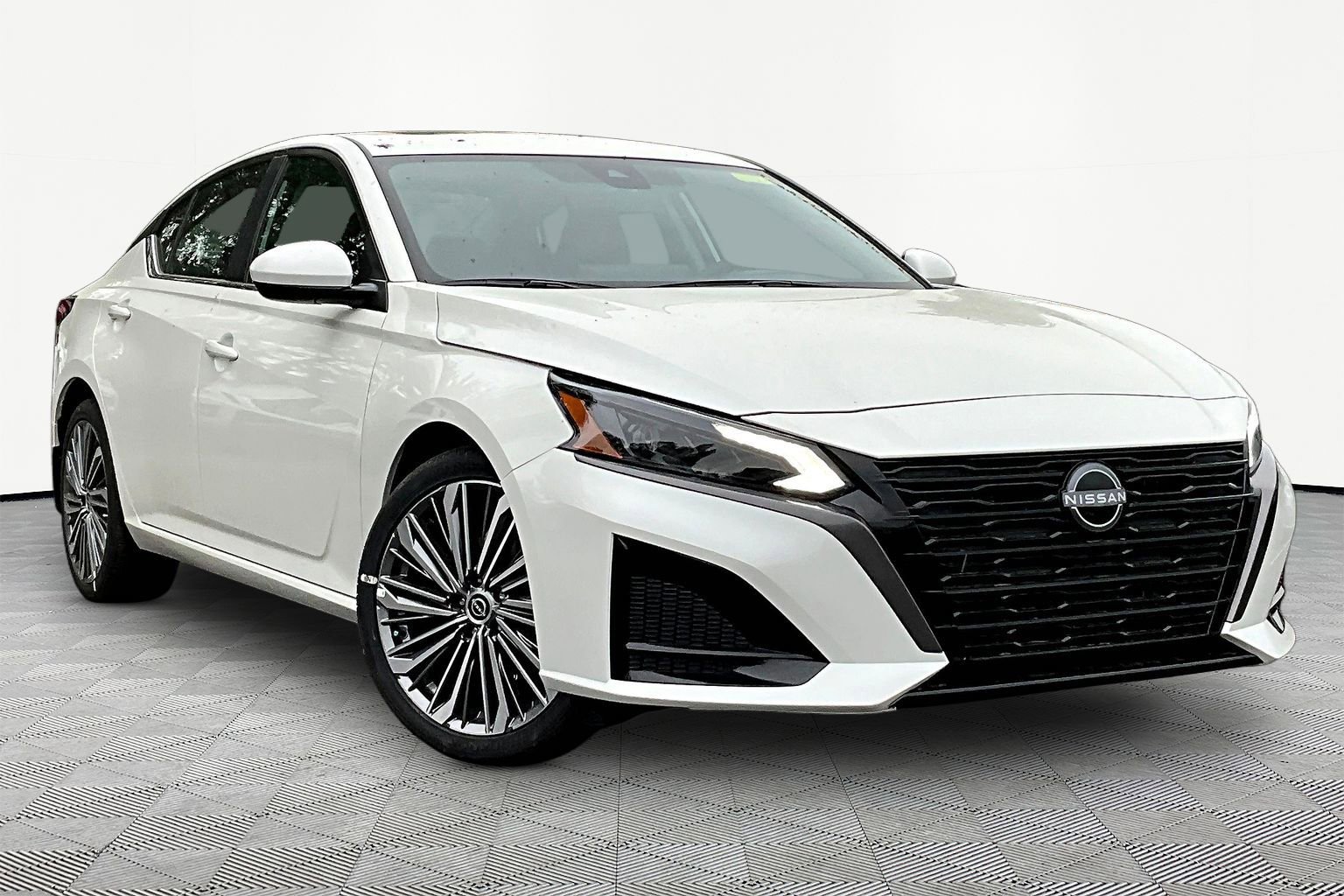 New 2026 Nissan Altima 2.5 SV FWD image 3