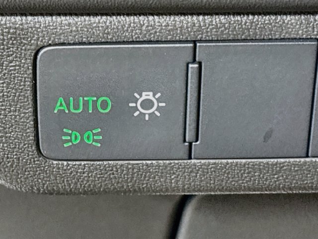 Used 2023 Audi Q4 e-tron Premium w/ Convenience Package AWD/4WD image 11